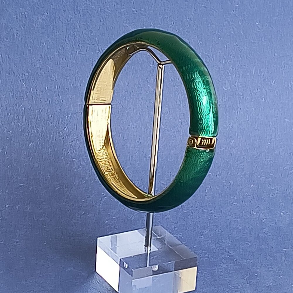 Emerald Green Enamel Hinge Bangle Clamper Bracelet Gold Tone